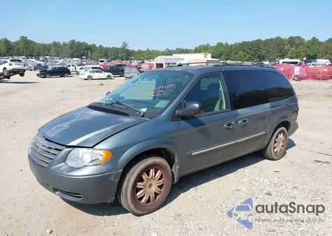 2005 Chrysler Town & Country Touring z USA, uszkodzony, nr VIN 2C4GP54L25R232933